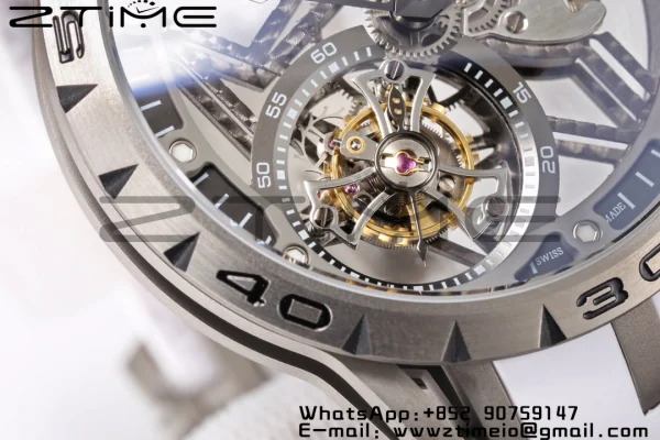 RD Excalibur RDDBEX0546 BBR 1:1 Best Edition Quadrante nero scheletrato su cinturino in gomma bianca A2136 Tourbillon V4 - Orologio super clone | 1:1 Best Version
