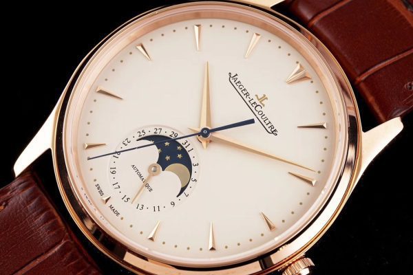 Master Ultra Thin Moon 1362520 RG AZF 1:1 Best Edition Weißes Zifferblatt auf braunem Lederarmband A925 - Super Clone Watch | 1:1 Best Version