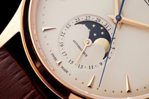 Master Ultra Thin Moon 1362520 RG AZF 1:1 Best Edition Weißes Zifferblatt auf braunem Lederarmband A925 - Super Clone Watch | 1:1 Best Version