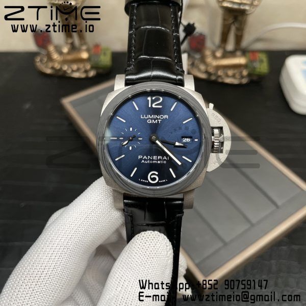 パネライ PAM01279 PAM1279 X ルミノール GMT 42mm チタニウム VSF 1:1 ベストエディション ブルーダイヤル ブラックレザーストラップ P.9011 スーパークローン - スーパークローンウォッチ｜1:1 ベストバージョン