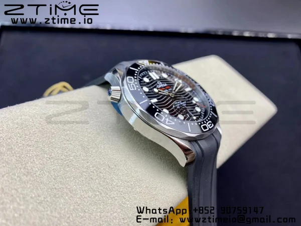 OMEGA Seamaster 2018 Diver 300M VSF 1:1 Best Edition Black Ceramic Black Dial on Black Rubber Strap A8800 V2 - Super Clone Watch | 1:1 Best Version