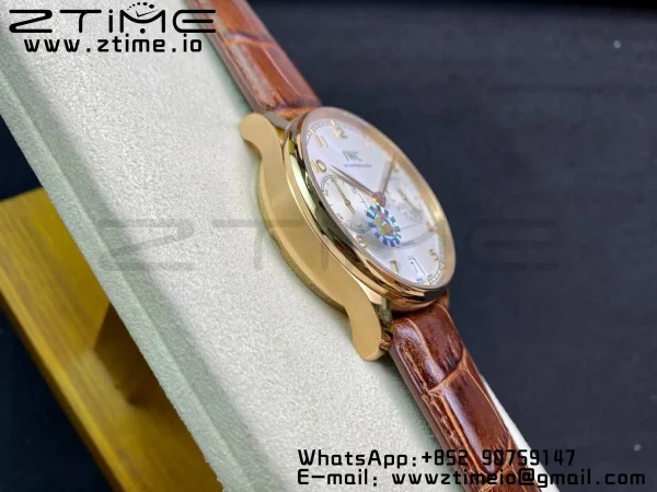 IWC Πορτογαλική Real PR RG IW500113 ZF 1:1 Best Edition White Dial σε καφέ δερμάτινο λουράκι A52010 V5 - Super Clone Watch | 1:1 Best Version