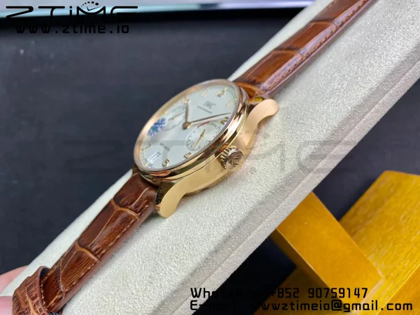 IWC Πορτογαλική Real PR RG IW500113 ZF 1:1 Best Edition White Dial σε καφέ δερμάτινο λουράκι A52010 V5 - Super Clone Watch | 1:1 Best Version