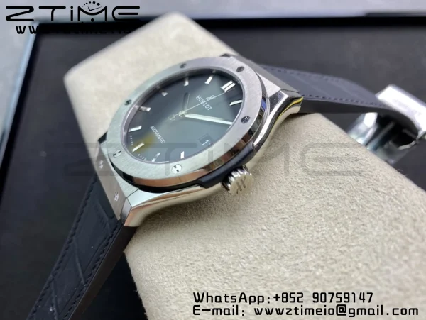HUBLOT Classic Fusion 42mm 542.NX.1171.RX チタニウム WWF 1:1 ベストエディション ブラックダイアル ブラックグミストラップ A2892 - スーパークローンウォッチ｜1:1 ベストバージョン