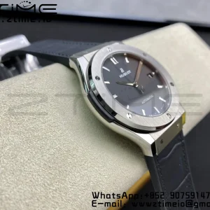 HUBLOT Classic Fusion 42mm 542.NX.1171.RX チタニウム WWF 1:1 ベストエディション ブラックダイアル ブラックグミストラップ A2892 - スーパークローンウォッチ｜1:1 ベストバージョン