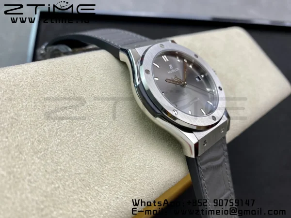 HUBLOT Classic Fusion 45mm 542.NX.7071.LR Titanium WWF 1:1 Best Edition Gray Dial on Gray Gummy Strap A2892 - Super Clone Watch | 1:1 Best Version