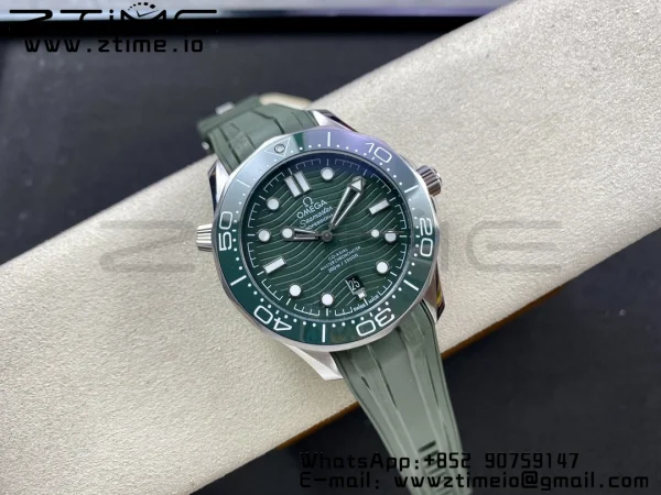 OMEGA Seamaster Diver 300M VSF 1:1 Best Edition Πράσινο κεραμικό πράσινο καντράν σε μπλε λουράκι από καουτσούκ A8800 V2 - Super Clone Watch | 1:1 Best Version