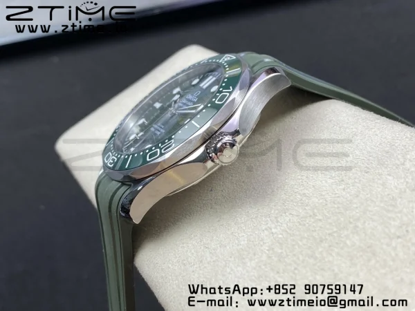 OMEGA Seamaster Diver 300M VSF 1:1 Best Edition Πράσινο κεραμικό πράσινο καντράν σε μπλε λουράκι από καουτσούκ A8800 V2 - Super Clone Watch | 1:1 Best Version