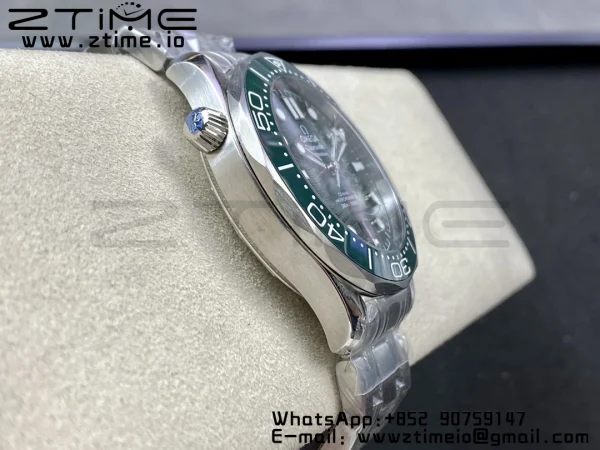 OMEGA OMEGA Seamaster Diver 300M VSF 1:1 Best Edition Green Ceramic Green Dial on SS Bracelet A8800 V2 - Super Clone Watch | 1:1 Best Version