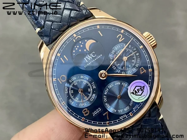 IWC Portugieser Ikuinen kalenteri IW503312 RG APSF 1:1 Best Edition Blue Dial sininen kudottu nahkahihna A52610 Clone - Super Clone Watch | 1:1 Paras versio