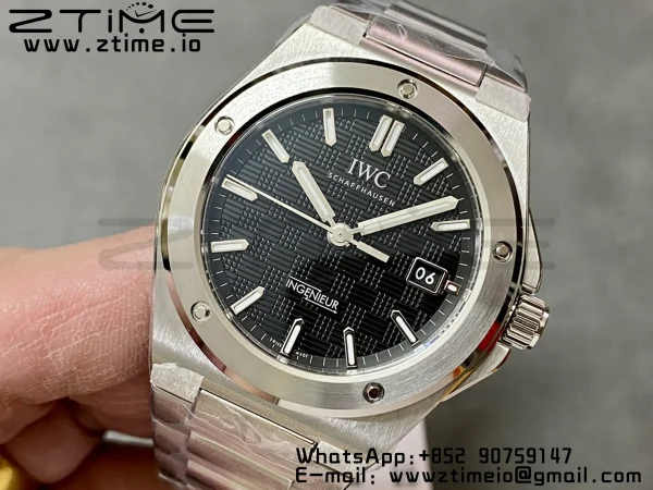 IWC Ingenuier 40mm V7F 1:1 Best Edition Black Dial on SS Bracelet A2892 - Super Clone Watch | 1:1 Best Version