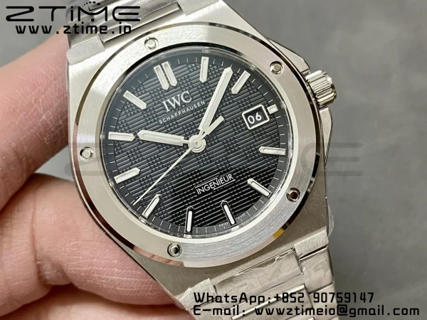 IWC Ingenuier 40mm V7F 1:1 Best Edition Black Dial on SS Bracelet A2892 - Super Clone Watch | 1:1 Best Version