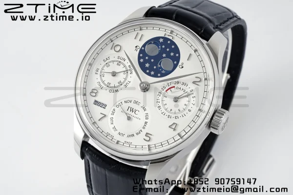 IWC Portugieser Ikuinen kalenteri IW503406 SS APSF 1:1 Best Edition White Dial musta nahkahihna A52610 Clone - Super Clone Watch | 1:1 Best Version