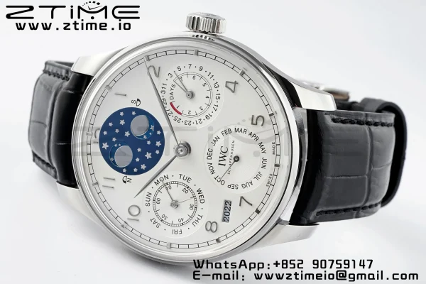 IWC Portugieser Ikuinen kalenteri IW503406 SS APSF 1:1 Best Edition White Dial musta nahkahihna A52610 Clone - Super Clone Watch | 1:1 Best Version