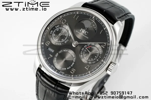 IWC ポルトギーゼ・パーペチュアル・カレンダー IW503301 SS APSF 1:1 ベスト・エディション ブラックレザーストラップ グレー文字盤 A52610 クローン - スーパークローン時計｜1:1 ベスト・バージョン