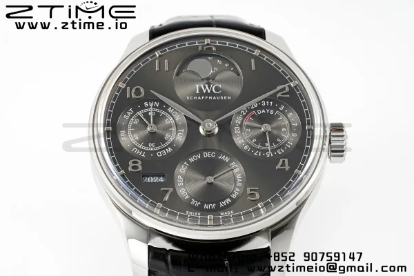 IWC ポルトギーゼ・パーペチュアル・カレンダー IW503301 SS APSF 1:1 ベスト・エディション ブラックレザーストラップ グレー文字盤 A52610 クローン - スーパークローン時計｜1:1 ベスト・バージョン