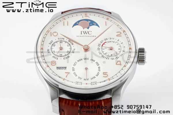 IWC ポルトギーゼ・パーペチュアル・カレンダー IW503307 SS APSF 1:1 ベスト・エディション ホワイトダイアル ブラウンレザーストラップ A52610 クローン - スーパークローン時計｜1:1 ベスト・バージョン