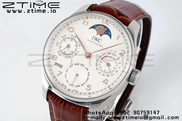 IWC ポルトギーゼ・パーペチュアル・カレンダー IW503307 SS APSF 1:1 ベスト・エディション ホワイトダイアル ブラウンレザーストラップ A52610 クローン - スーパークローン時計｜1:1 ベスト・バージョン