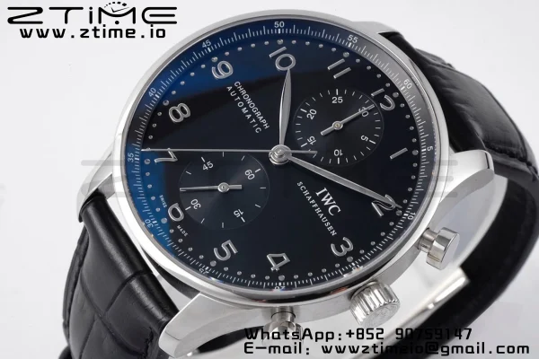 IWC Portoghese Chrono IW371447 ZF 1:1 Best Edition Quadrante nero su cinturino in pelle nera DD7750 - Orologio Super Clone | 1:1 Best Version
