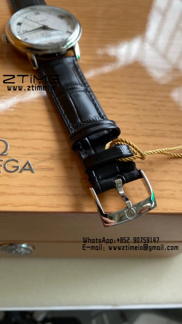 OMEGA De Ville Prestige 39.5mm SS A+F 1:1 Best Edition Λευκό καντράν με ασημί δείκτες και μαύρο δερμάτινο λουράκι A2500 - Super Clone Watch | 1:1 Best Version