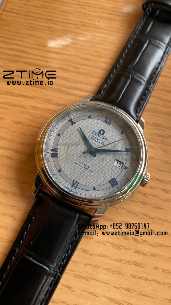 OMEGA De Ville Prestige 39.5mm SS A+F 1:1 Best Edition Λευκό καντράν με μπλε δείκτες σε μαύρο δερμάτινο λουράκι A2500 - Super Clone Watch | 1:1 Best Version