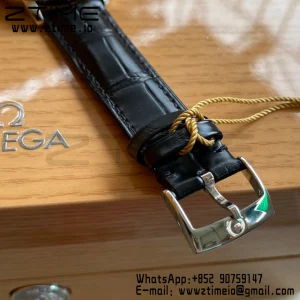 OMEGA De Ville Prestige 39.5mm SS A+F 1:1 Best Edition Λευκό καντράν με μπλε δείκτες σε μαύρο δερμάτινο λουράκι A2500 - Super Clone Watch | 1:1 Best Version