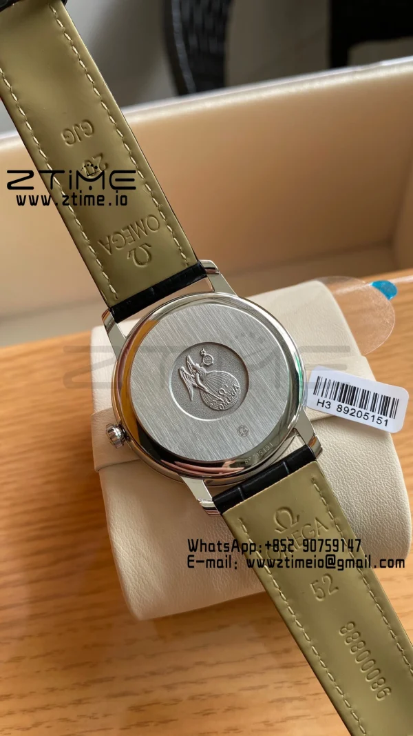 OMEGA De Ville Prestige 39.5mm SS A+F 1:1 Best Edition Λευκό καντράν με μπλε δείκτες σε μαύρο δερμάτινο λουράκι A2500 - Super Clone Watch | 1:1 Best Version