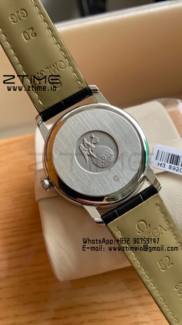 OMEGA De Ville Prestige 39.5mm SS A+F 1:1 Best Edition Λευκό καντράν με μπλε δείκτες σε μαύρο δερμάτινο λουράκι A2500 - Super Clone Watch | 1:1 Best Version