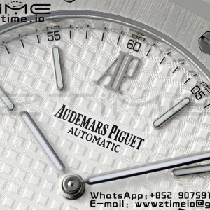 AP Royal Oak 39mm 15202 SS IPF 1:1 Best Edition White Textured Dial on SS Bracelet A2121 - Super Clone Watch | 1:1 Best Version