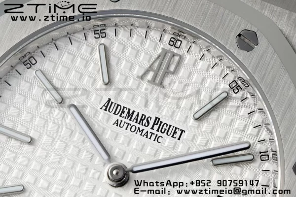 AP Royal Oak 39mm 15202 SS IPF 1:1 Best Edition White Textured Dial on SS Bracelet A2121 - Super Clone Watch | 1:1 Best Version