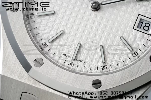 AP Royal Oak 39mm 15202 SS IPF 1:1 Best Edition White Textured Dial on SS Bracelet A2121 - Super Clone Watch | 1:1 Best Version