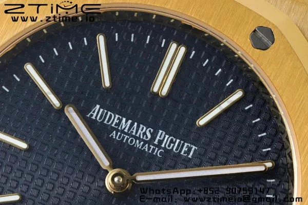 AP Royal Oak 39mm 15202 YG IPF 1:1 Best Edition Cadran Bleu Texturé sur Bracelet YG A2121 - Super Clone Watch | 1:1 Best Version