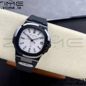 PATEK PHILIPPE AET Nautilus 5711 Μαύρο κεραμικό AMGF Best Edition Λευκό καντράν σε μαύρο λουράκι από καουτσούκ MIYOTA 9015 - Super Clone Watch | 1:1 Best Version