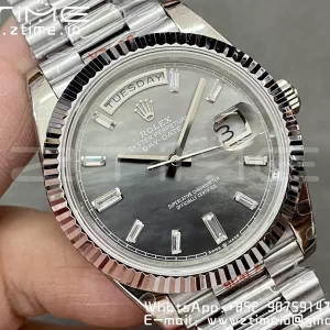 Rolex DayDate 228236 40mm GMF 1:1 Mejor Edición Esfera Negra Marcadores Diamantes Bisel Acanalado en Brazalete SS A2836 (Tungsteno Versión Pesada) - Reloj Super Clon | 1:1 Mejor Versión