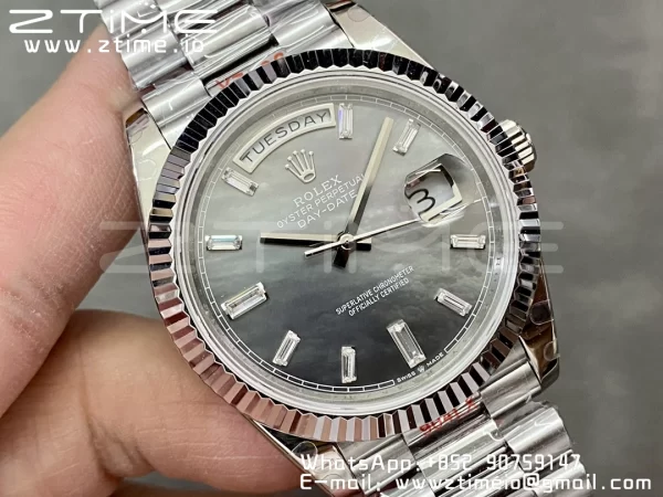 Rolex DayDate 228236 40mm GMF 1:1 Mejor Edición Esfera Negra Marcadores Diamantes Bisel Acanalado en Brazalete SS A2836 (Tungsteno Versión Pesada) - Reloj Super Clon | 1:1 Mejor Versión