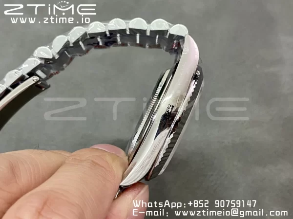 Rolex DayDate 228236 40mm GMF 1:1 Mejor Edición Esfera Negra Marcadores Diamantes Bisel Acanalado en Brazalete SS A2836 (Tungsteno Versión Pesada) - Reloj Super Clon | 1:1 Mejor Versión