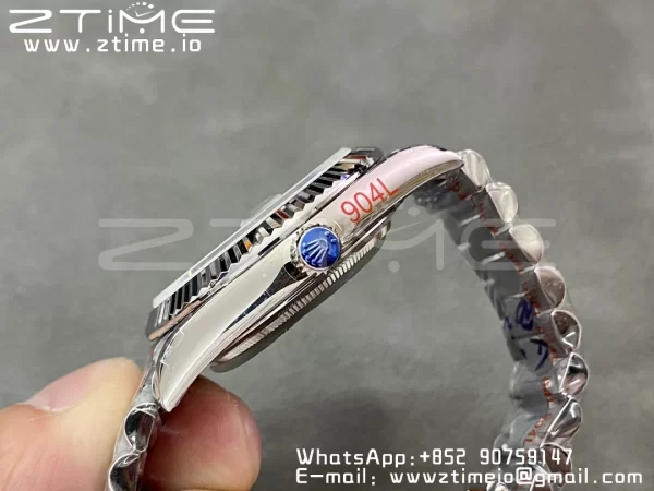 Rolex DayDate 228236 40mm GMF 1:1 Mejor Edición Esfera Negra Marcadores Diamantes Bisel Acanalado en Brazalete SS A2836 (Tungsteno Versión Pesada) - Reloj Super Clon | 1:1 Mejor Versión