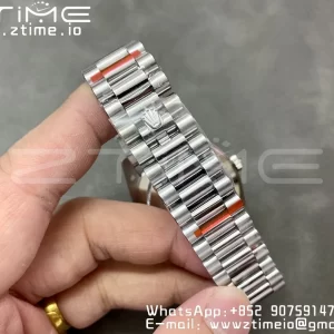 Rolex DayDate 228236 40mm GMF 1:1 Mejor Edición Esfera Negra Marcadores Diamantes Bisel Acanalado en Brazalete SS A2836 (Tungsteno Versión Pesada) - Reloj Super Clon | 1:1 Mejor Versión