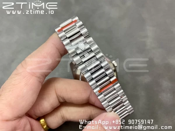 Rolex DayDate 228236 40mm GMF 1:1 Mejor Edición Esfera Negra Marcadores Diamantes Bisel Acanalado en Brazalete SS A2836 (Tungsteno Versión Pesada) - Reloj Super Clon | 1:1 Mejor Versión