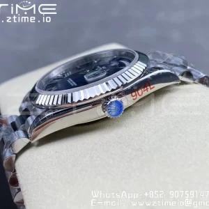 Rolex DayDate 228236 40mm GMF 1:1 Best Edition Cadran bleu Index romains Lunette cannelée sur bracelet SS A2836 (Tungsten Heavy Version) - Super Clone Watch | 1:1 Best Version