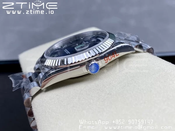 Rolex DayDate 228236 40mm GMF 1:1 Best Edition Cadran bleu Index romains Lunette cannelée sur bracelet SS A2836 (Tungsten Heavy Version) - Super Clone Watch | 1:1 Best Version