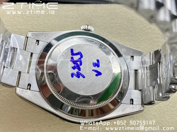 Rolex DayDate 228236 40mm GMF 1:1 Best Edition Cadran bleu Index romains Lunette cannelée sur bracelet SS A2836 (Tungsten Heavy Version) - Super Clone Watch | 1:1 Best Version