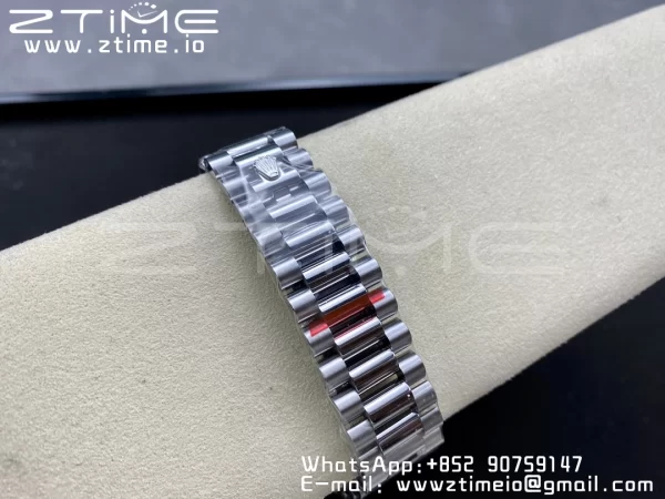 Rolex DayDate 228236 40mm GMF 1:1 Best Edition Cadran bleu Index romains Lunette cannelée sur bracelet SS A2836 (Tungsten Heavy Version) - Super Clone Watch | 1:1 Best Version