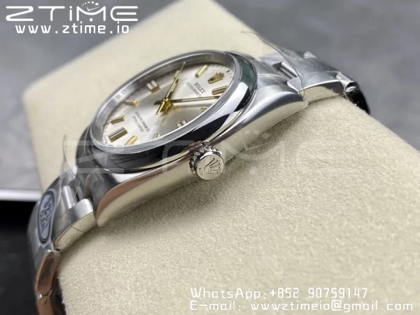 Rolex Oyster Perpetual 126000 36mm Clean 1:1 Best Edition 904L Steel Silver Dial VR3230 - Super Clone Watch | 1:1 Best Version