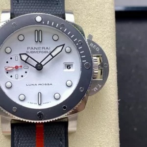 Panerai PAM1579 Submersible Luna Rossa 42mm VSF 1:1 Best Edition P900 - Super Clone Watch | 1:1 Best Version