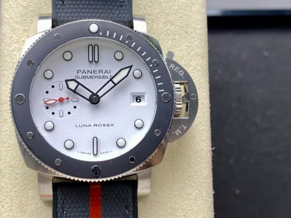 Panerai PAM1579 Submersible Luna Rossa 42mm VSF 1:1 Best Edition P900 - Super Clone Watch | 1:1 Best Version