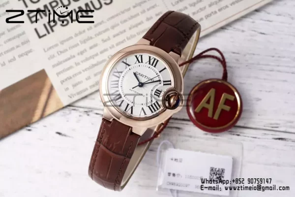 CARTIER Ballon Bleu 33mm RG AF 1:1 Best Edition Ασημί καντράν σε καφέ δερμάτινο λουράκι SEIKO NH05A - Super Clone Watch | 1:1 Best Version