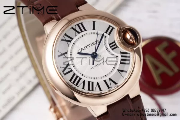CARTIER Ballon Bleu 33mm RG AF 1:1 Best Edition Ασημί καντράν σε καφέ δερμάτινο λουράκι SEIKO NH05A - Super Clone Watch | 1:1 Best Version