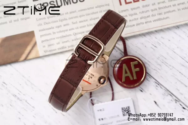 CARTIER Ballon Bleu 33mm RG AF 1:1 Best Edition Ασημί καντράν σε καφέ δερμάτινο λουράκι SEIKO NH05A - Super Clone Watch | 1:1 Best Version