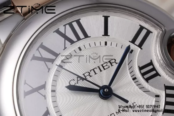 カルティエ バロンブルー 33mm SS/YG AF 1:1 ベストエディション シルバーダイアル SS/YG ブレスレット SEIKO NH05A - スーパークローンウォッチ｜1:1 ベストバージョン